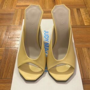 Judy mazzotti Never Worn Yellow heels